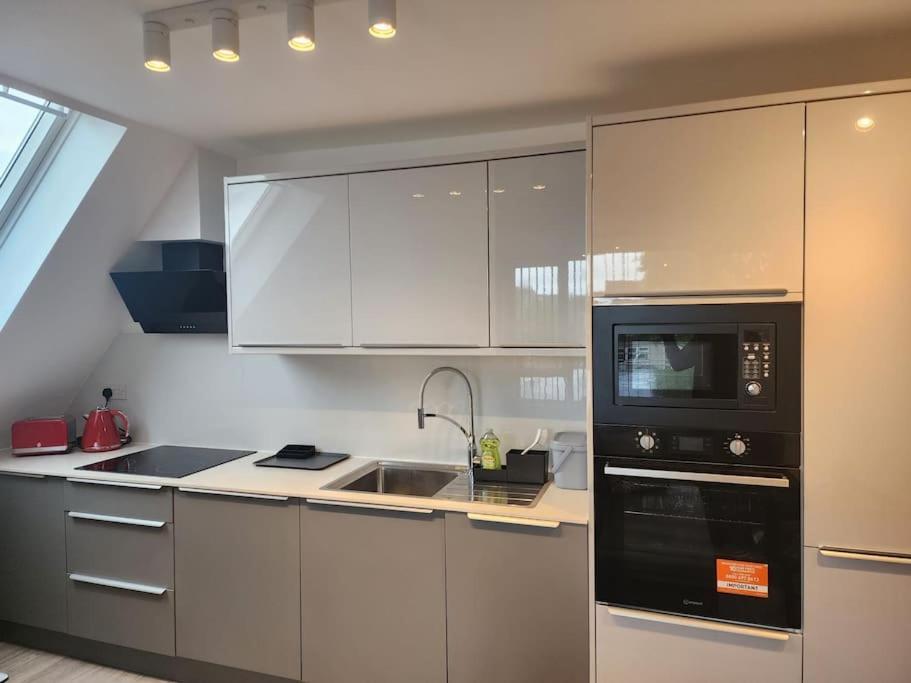 Paradigm Court, Brand New 1-Bedroom Flat 옥스퍼드 외부 사진